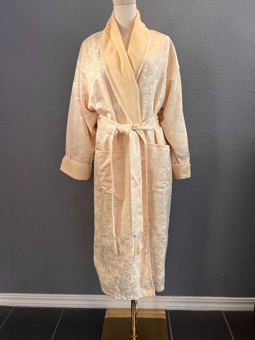 VINTAGE VICTORIA'S SECRET GOLD LABEL SATIN JACQUARD TERRY LINED ROBE NWOT XS/S
